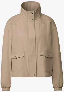 Kurze Jacke mit Stehkragen