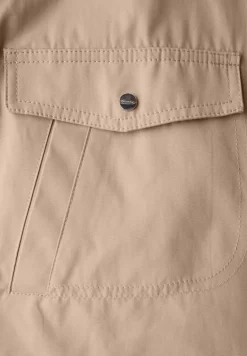 Kurze Jacke mit Stehkragen