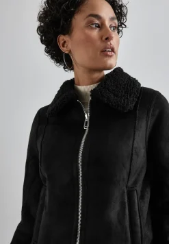 Kurze Jacke mit Teddy-Fell