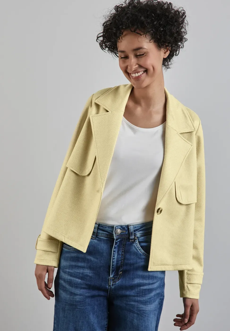 Kurze Kunstlederjacke