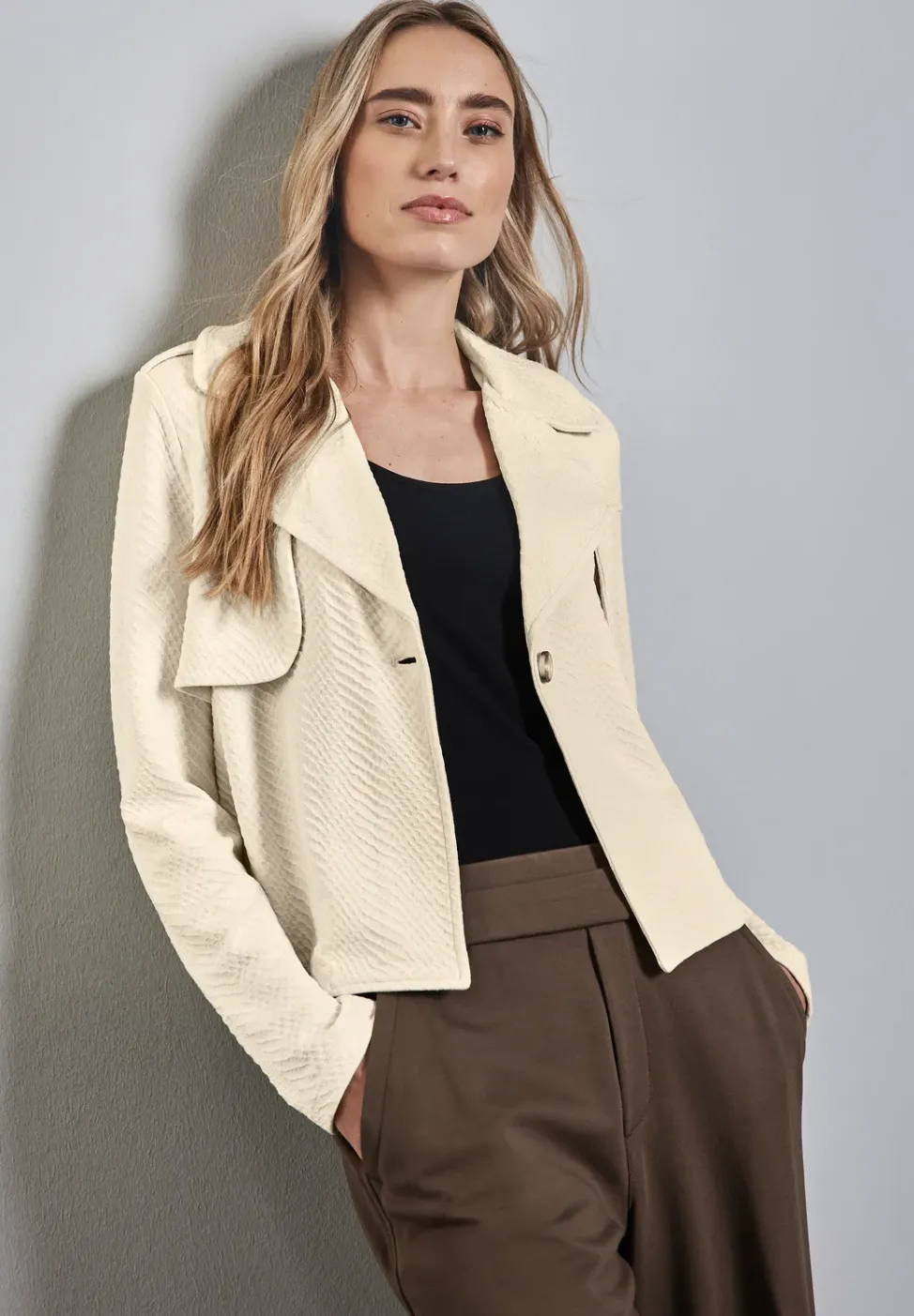 Kurzer Struktur-Trenchcoat