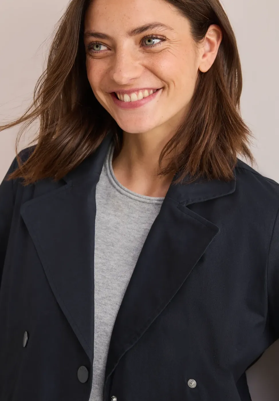 Kurzer Trenchcoat
