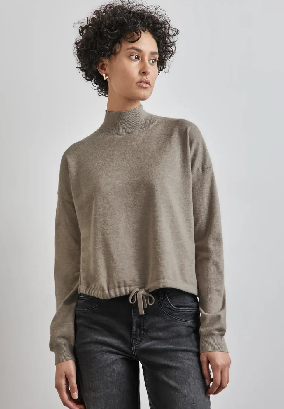 Kurzer Turtleneck-Sweater