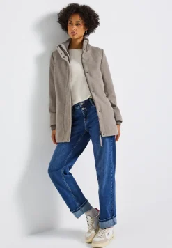 Kurzmantel mit Strickdetails