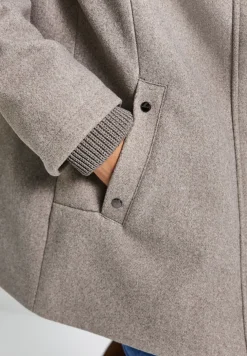 Kurzmantel mit Strickdetails
