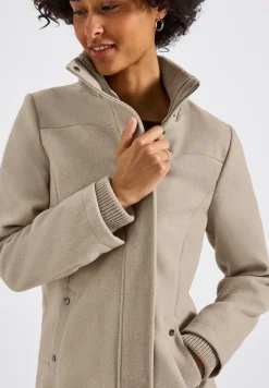 Kurzmantel mit Strickdetails
