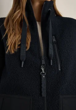 Kuschelige Jacke mit Details