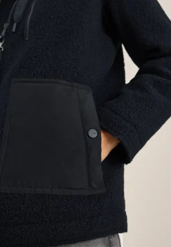 Kuschelige Jacke mit Details
