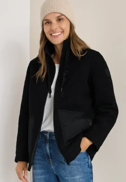 Kuschelige Jacke mit Details
