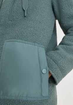 Kuschelige Jacke mit Details