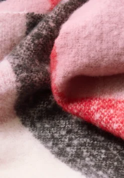 Kuscheliger Madras Schal
