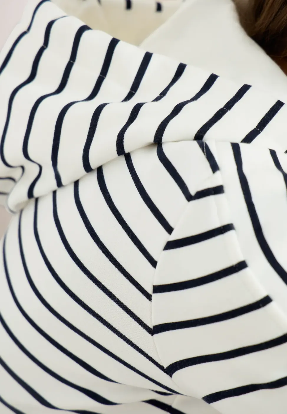 Langarm Sweatjacke mit Kapuze