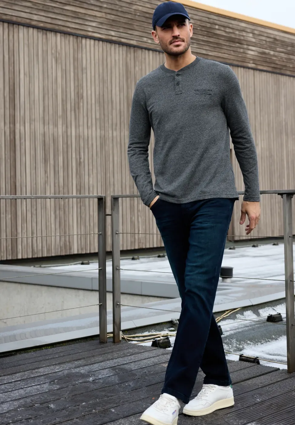 Langarmshirt mit Stickerei