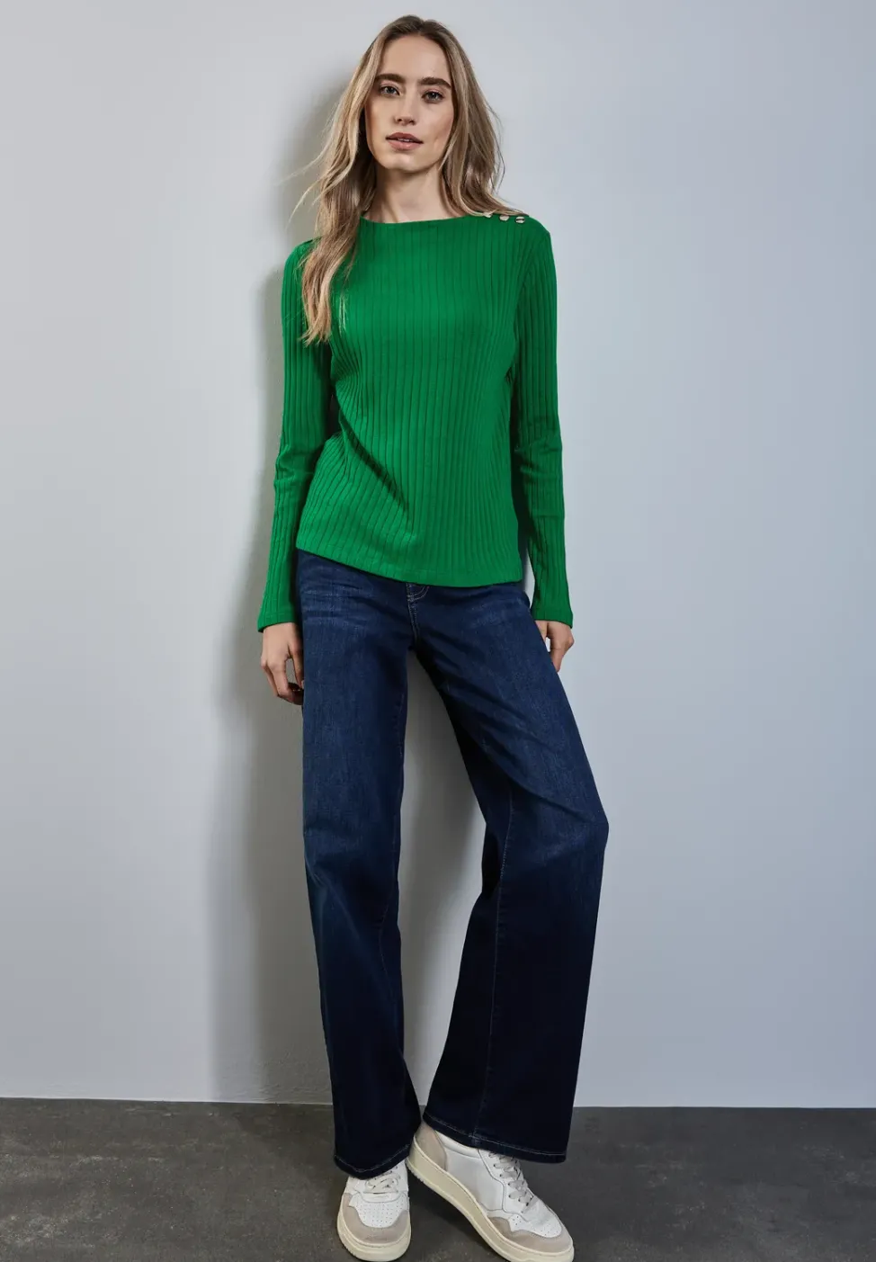 Langarmshirt mit Knopfdetail