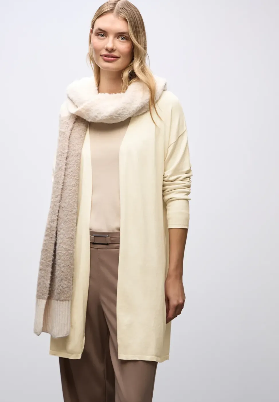 Langer Feinstrickcardigan