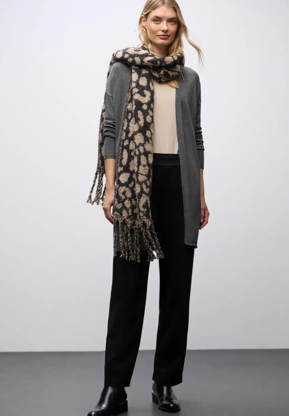 Langer Feinstrickcardigan