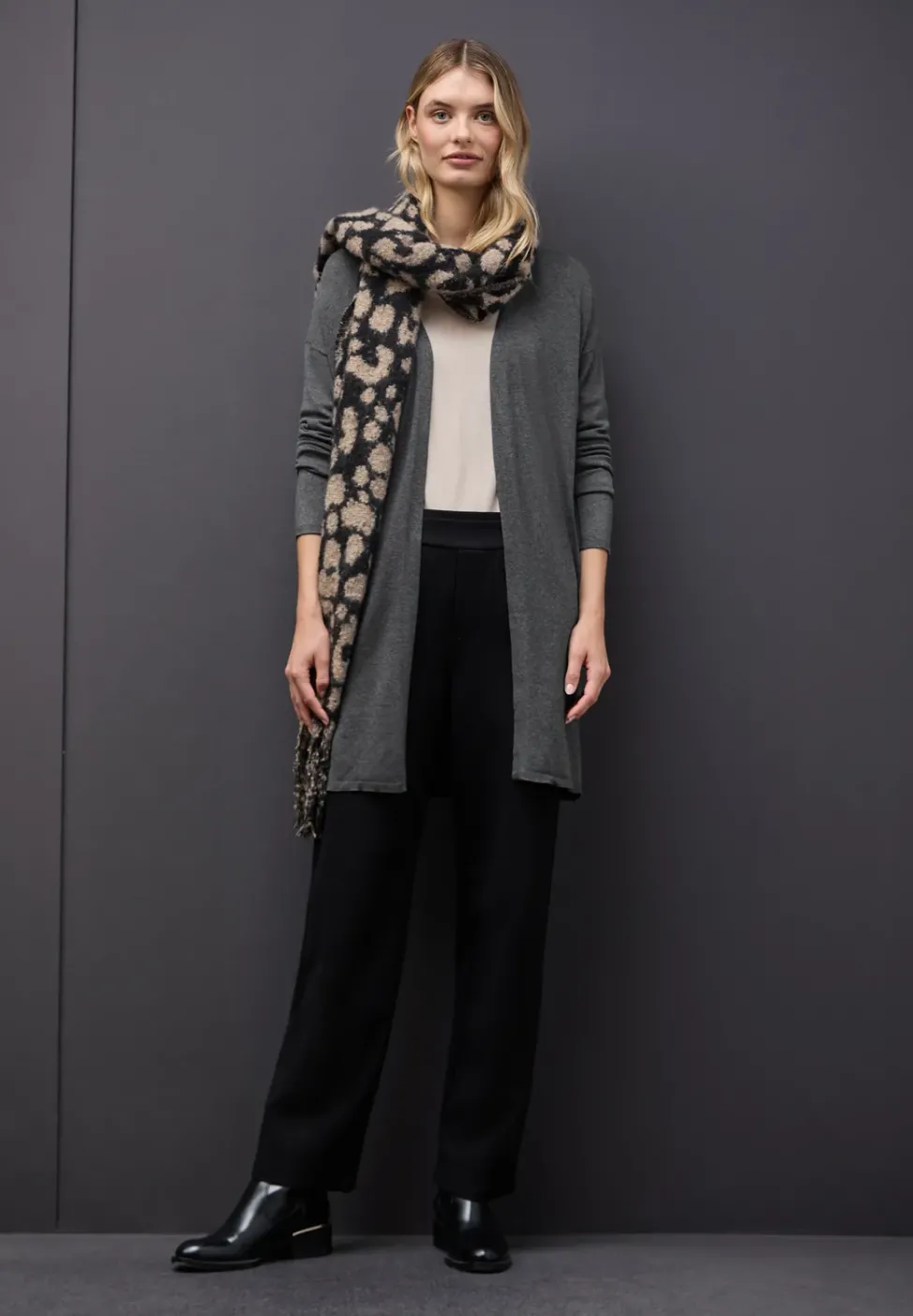 Langer Feinstrickcardigan