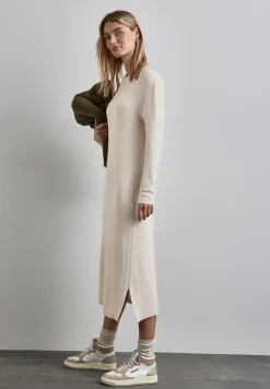 Langes Strickkleid