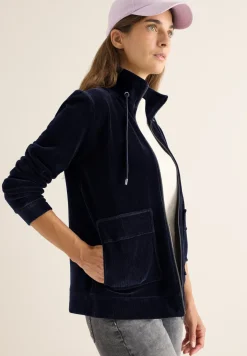 Leichte Cordjacke