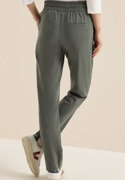 Leichte Hose im Casual Fit mit Stretch
