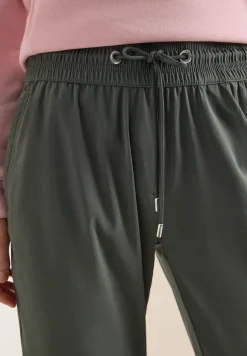 Leichte Hose im Casual Fit mit Stretch