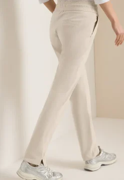 Leichte Hose im Casual Fit mit Stretch