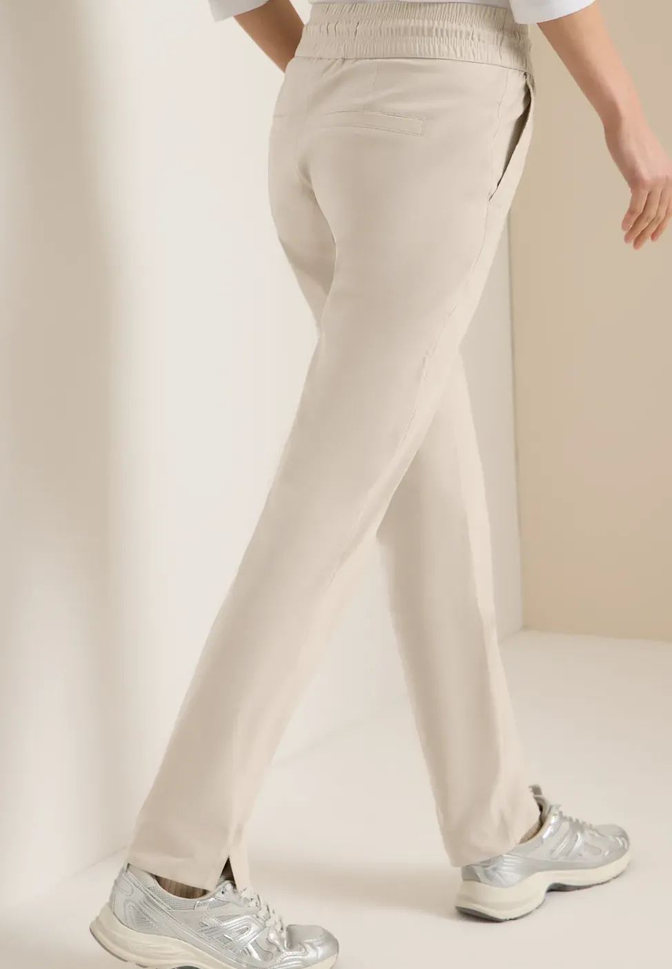 Leichte Hose im Casual Fit mit Stretch