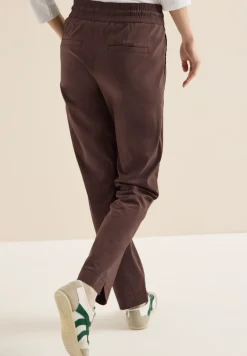 Leichte Hose im Casual Fit mit Stretch