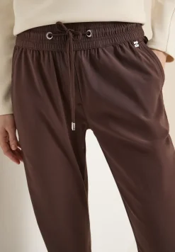 Leichte Hose im Casual Fit mit Stretch