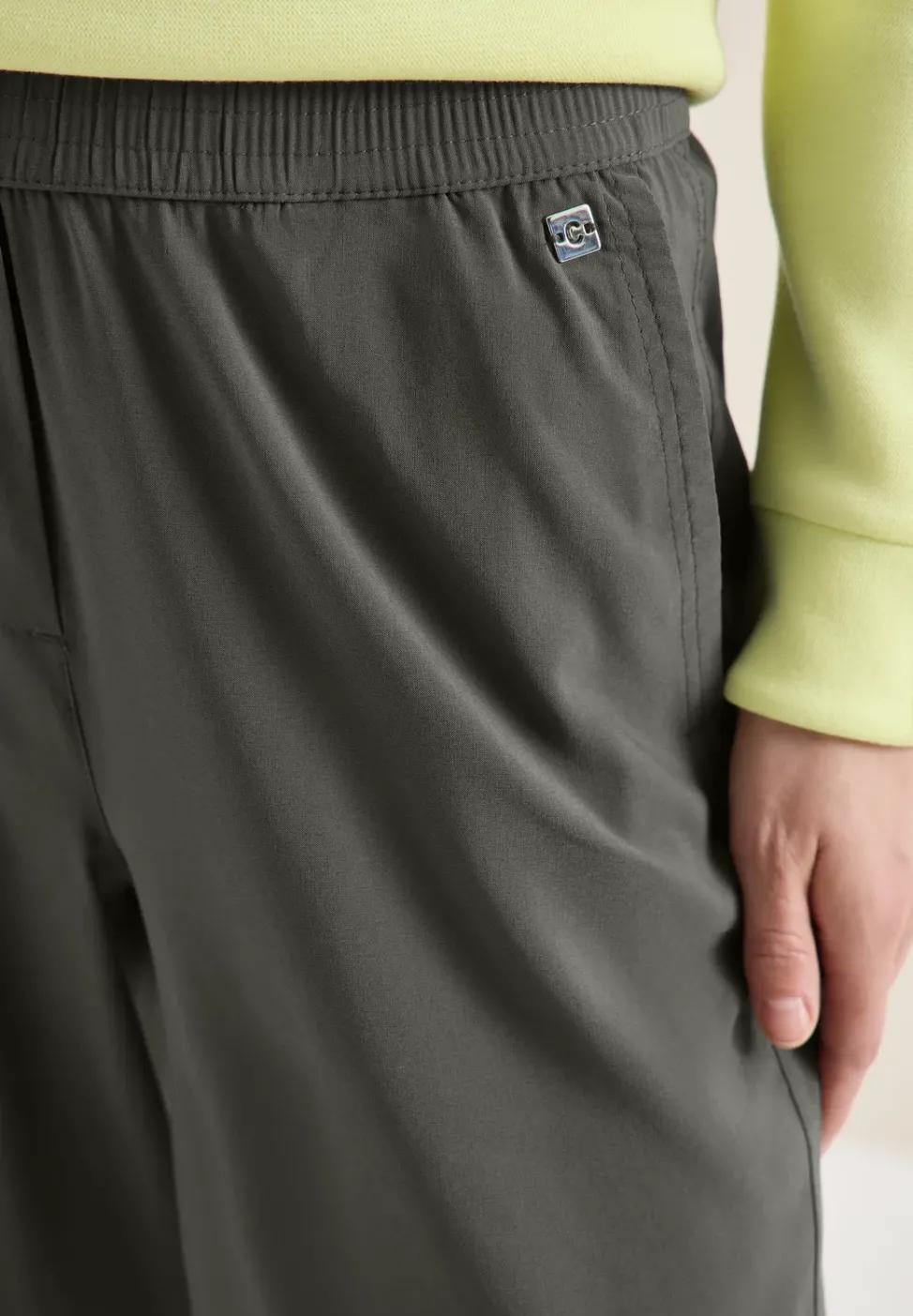 Leichte Hose im Loose Fit mit Stretch