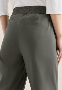 Leichte Hose im Loose Fit mit Stretch