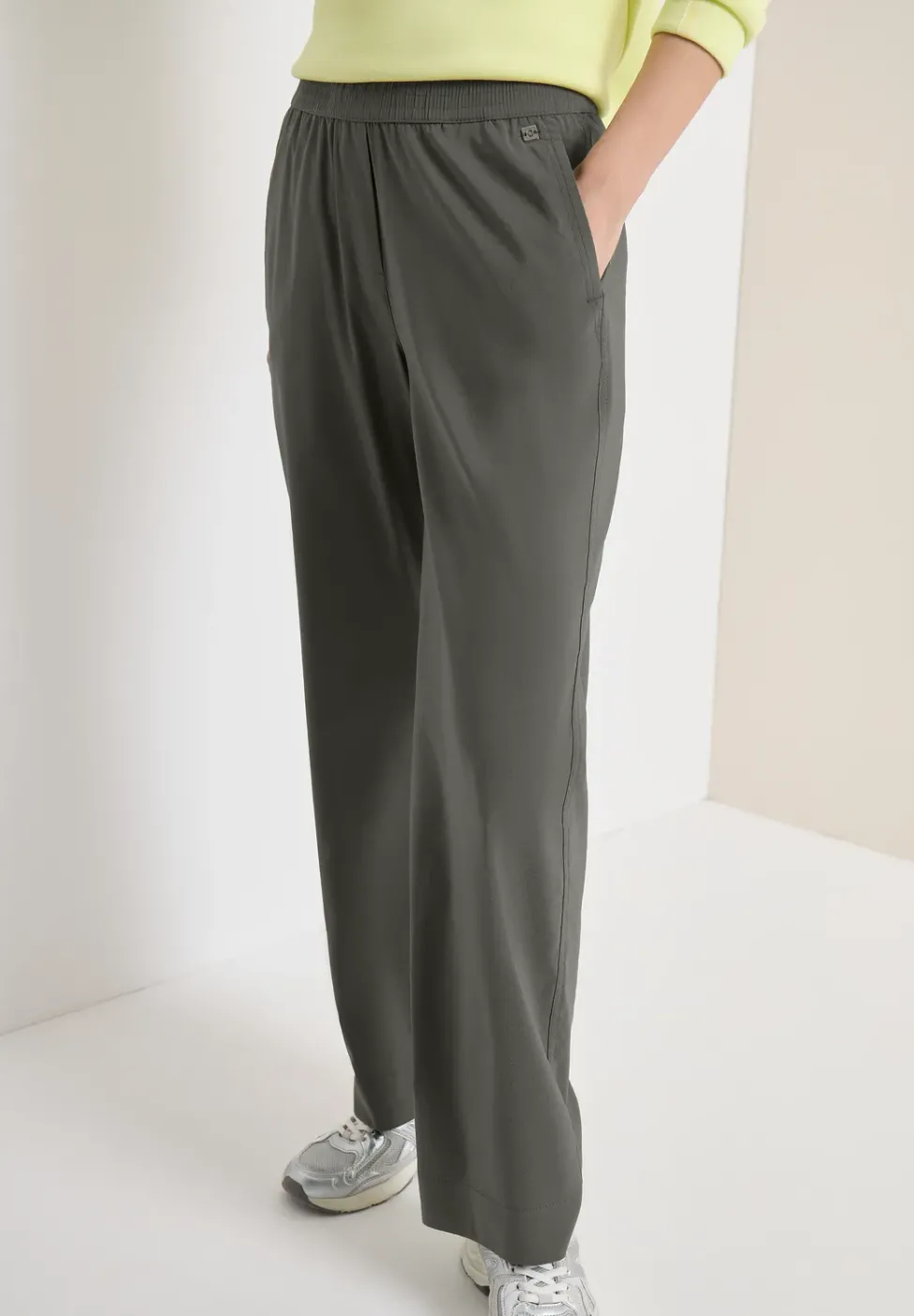 Leichte Hose im Loose Fit mit Stretch