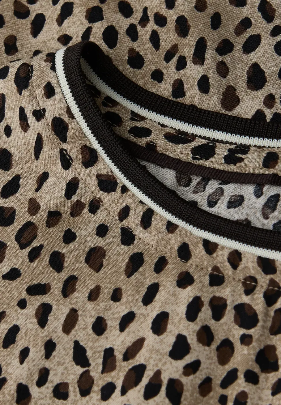 Leo Bluse mit Tapedetails