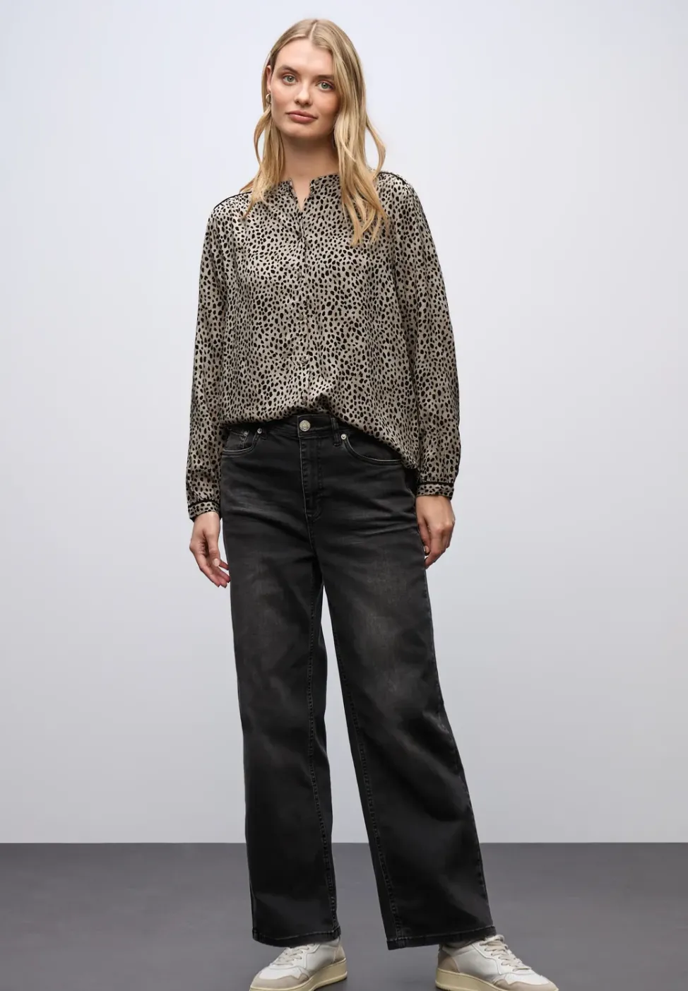 Leo Bluse mit Tapedetails