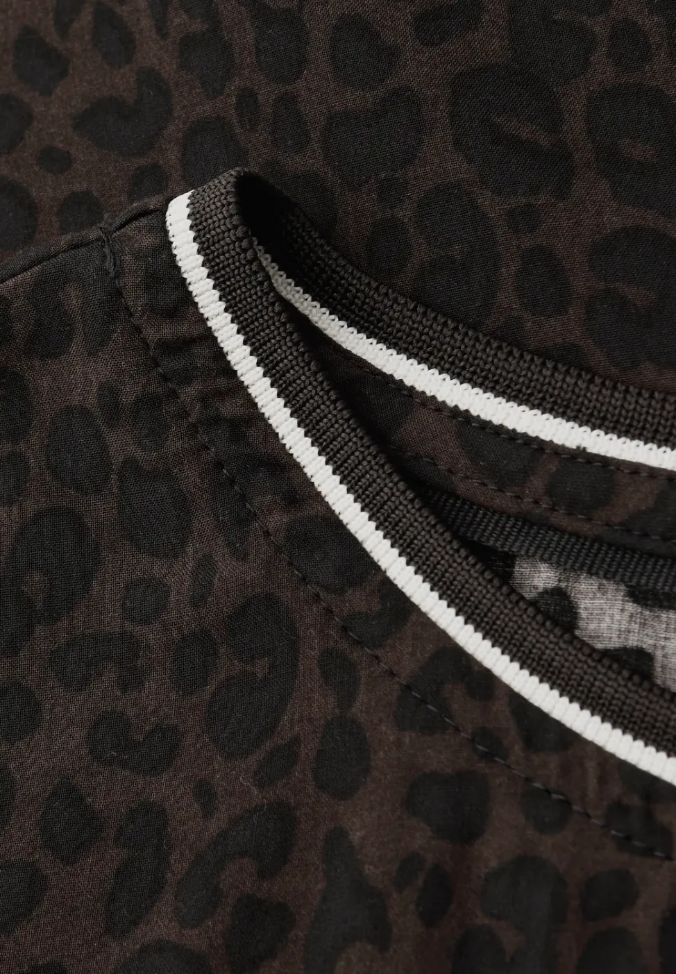 Leo Bluse mit Tapedetails
