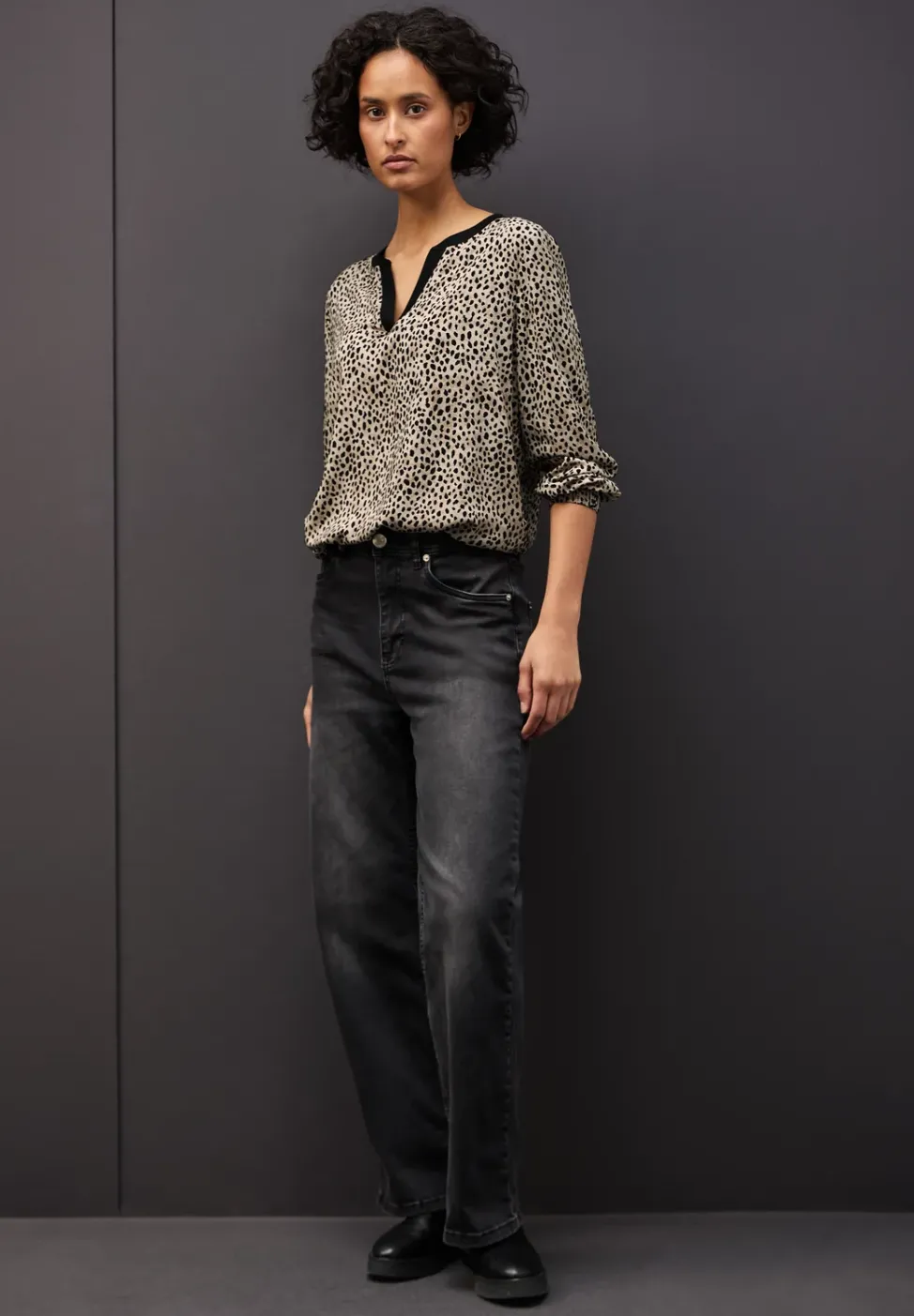 Leo Split Neck Bluse