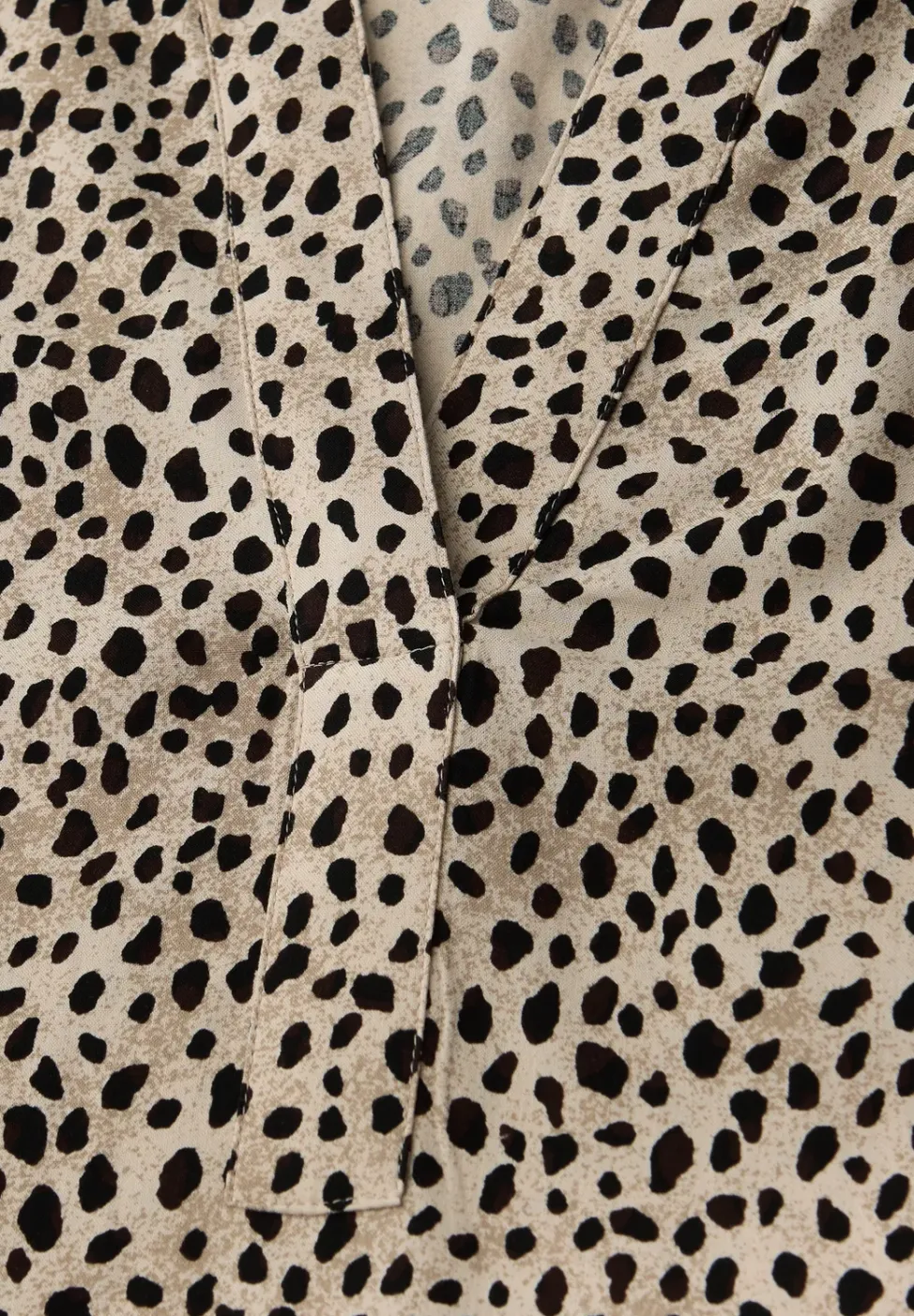 Leo Split Neck Bluse