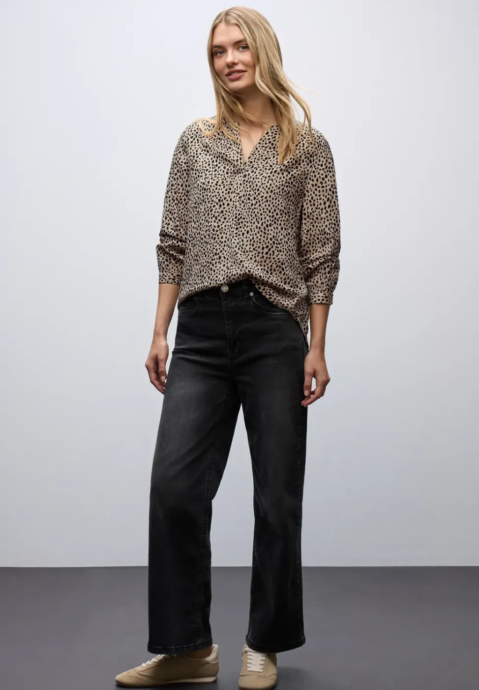 Leo Split Neck Bluse
