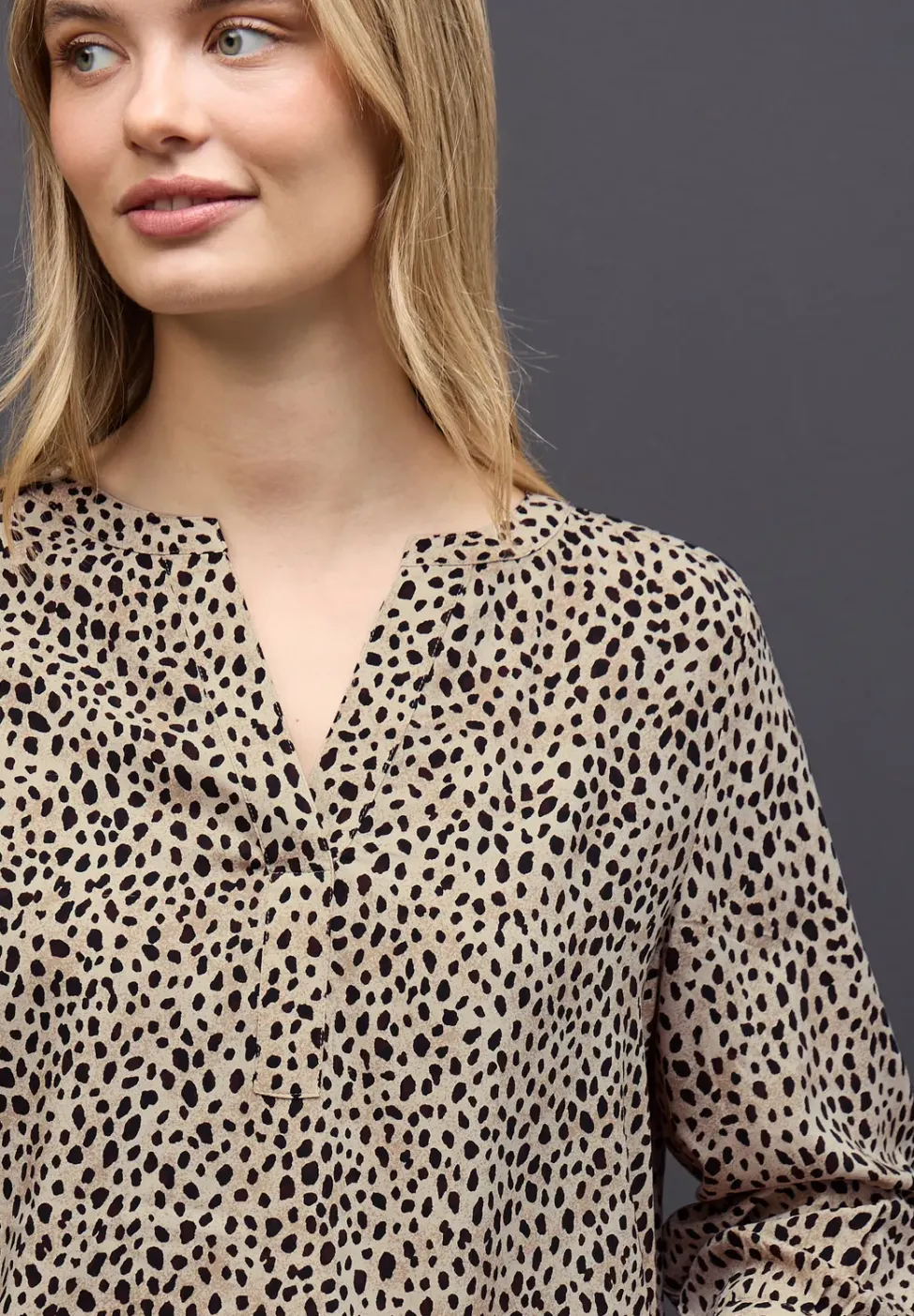 Leo Split Neck Bluse
