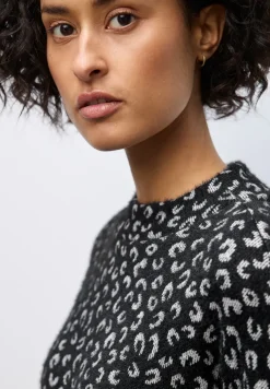Leo Turtleneck Shirt