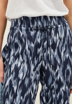 Loose Fit Hose