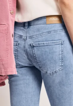 Low Waist Slim Leg Jeans im Casual Fit