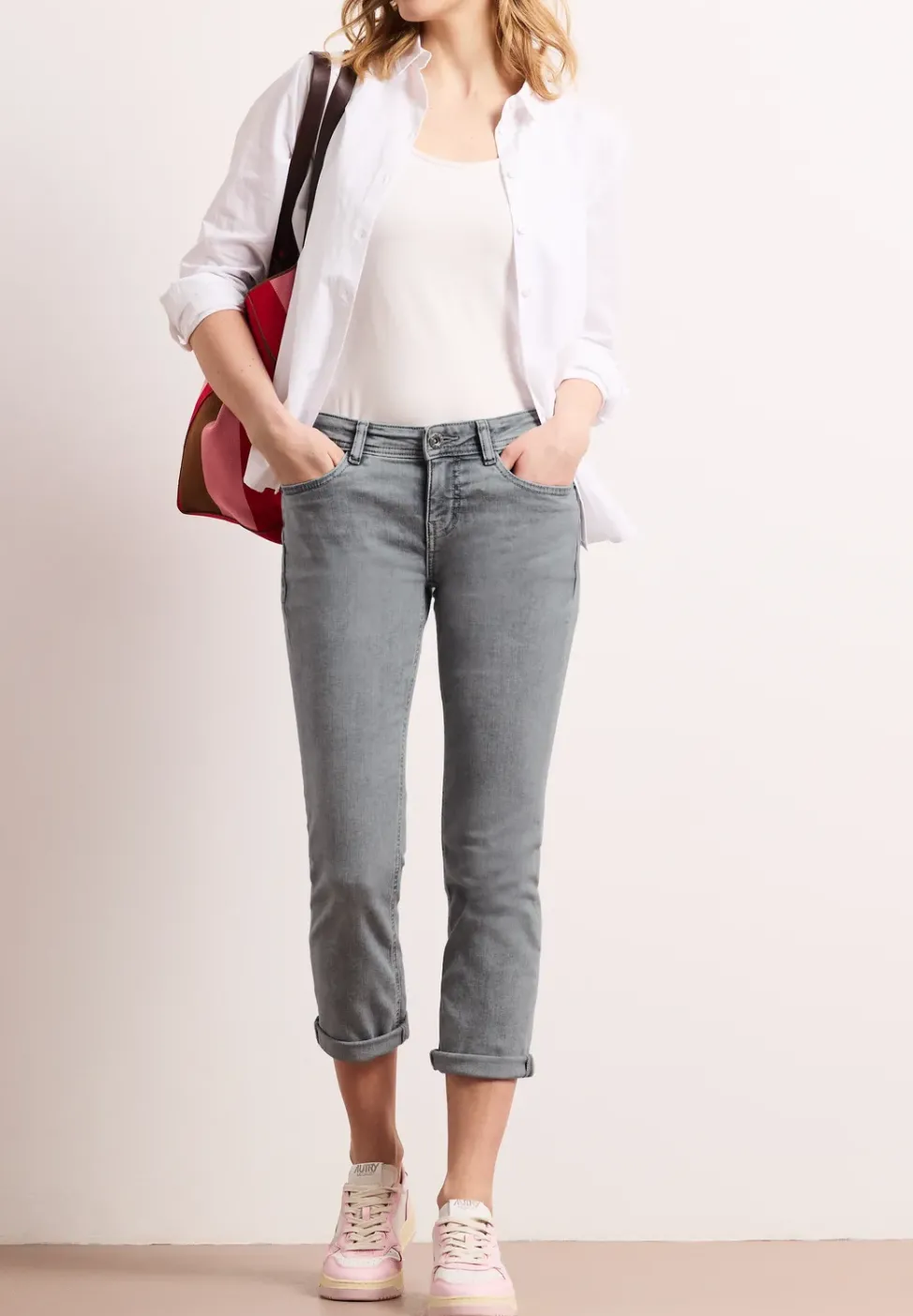 Low Waist Slim Leg Jeans im Casual Fit