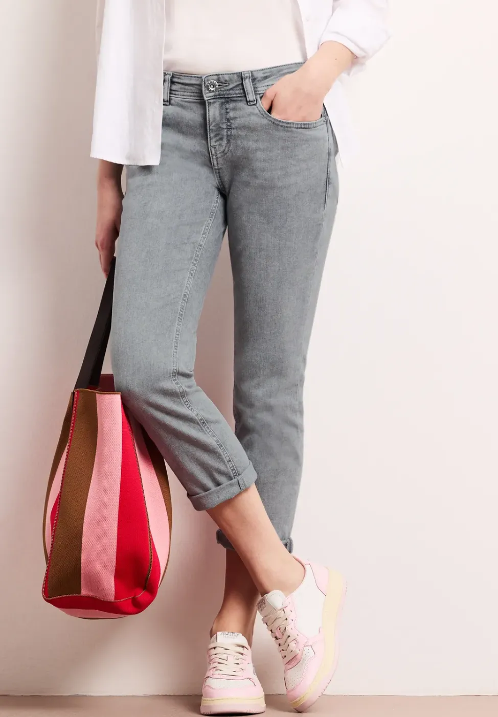 Low Waist Slim Leg Jeans im Casual Fit