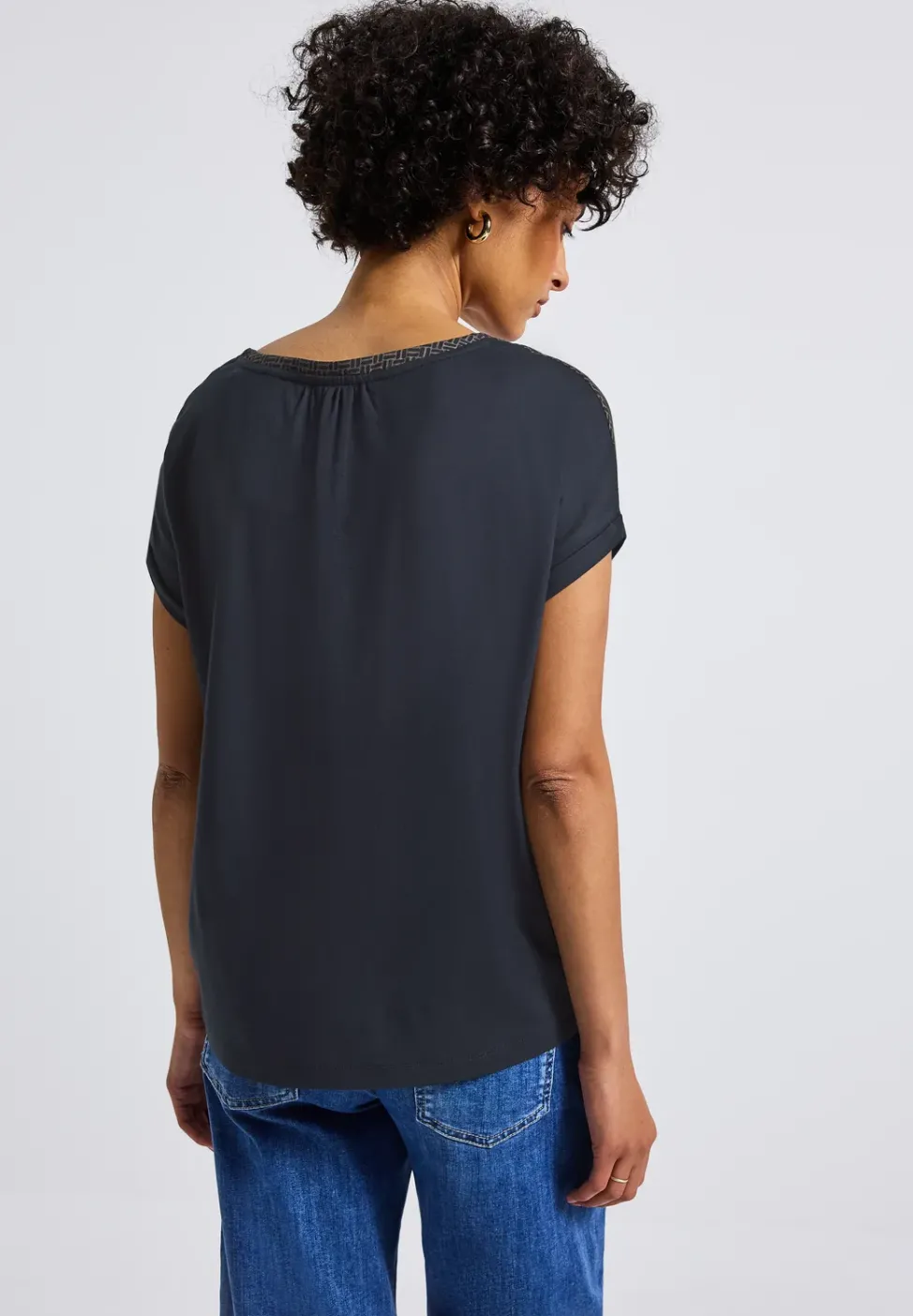 Materialmix V-Neck Shirt