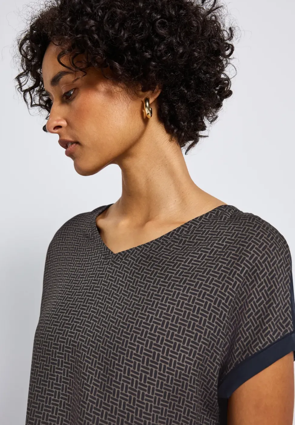 Materialmix V-Neck Shirt