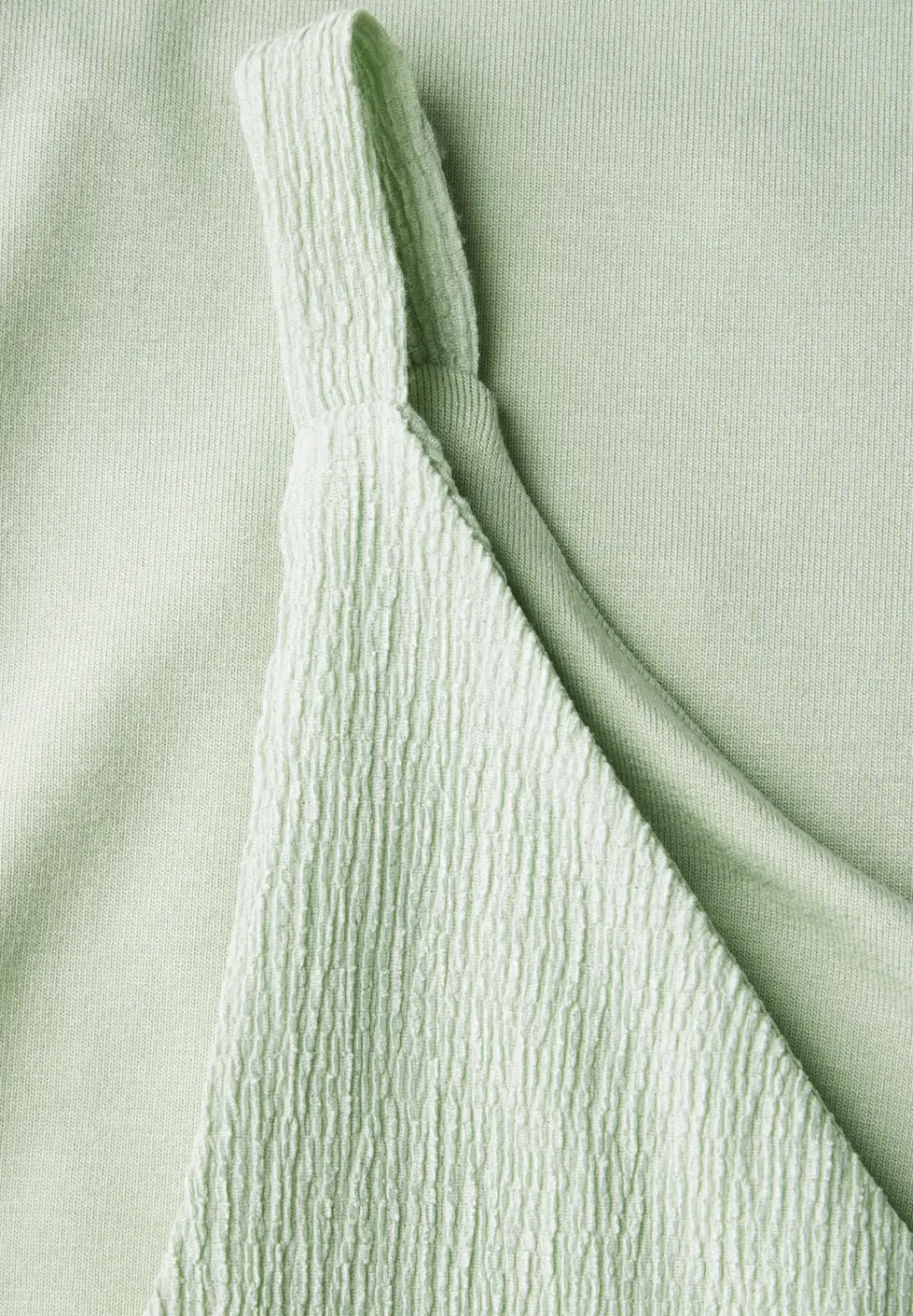 Materialmix V-Neck Top