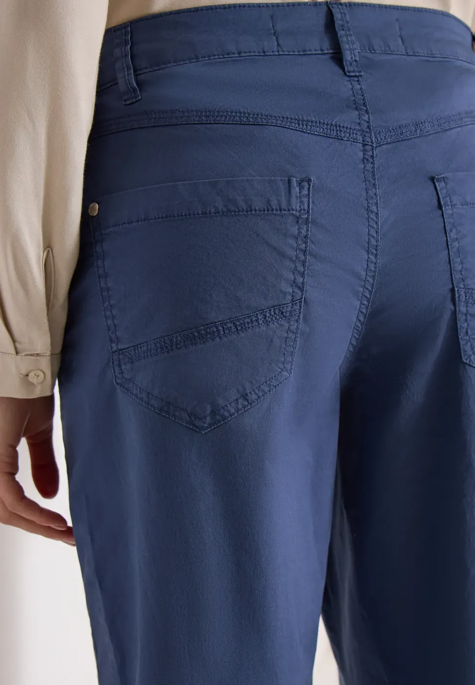 Mid Waist Barrel Leg Hose im Casual Fit