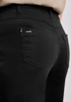 Mid Waist Bermuda in Satin-Optik