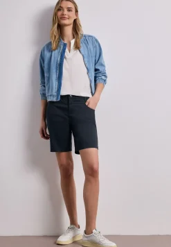 Mid Waist Bermuda in Satin-Optik